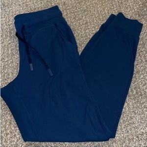 Lululemon joggers 4